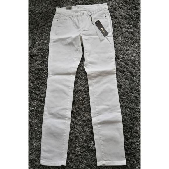 Cambio NWT Jeans Size US 6/Small Parla Short Solid White Cotton Blend Style 0041 - Picture 1 of 9